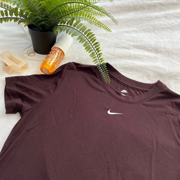 Nike Shirt - Picture 2 of 3